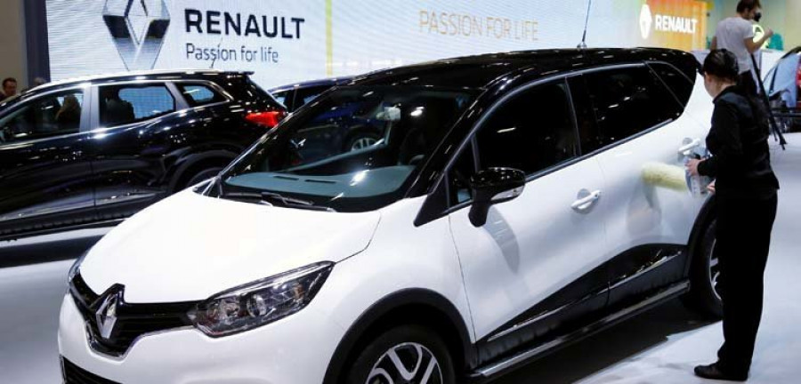 Francia investigará si Renault falseó  las emisiones de sus vehículos