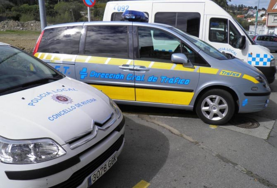 Detectados otros cuatro infractores por exceso de velocidad en un control en Ribeira