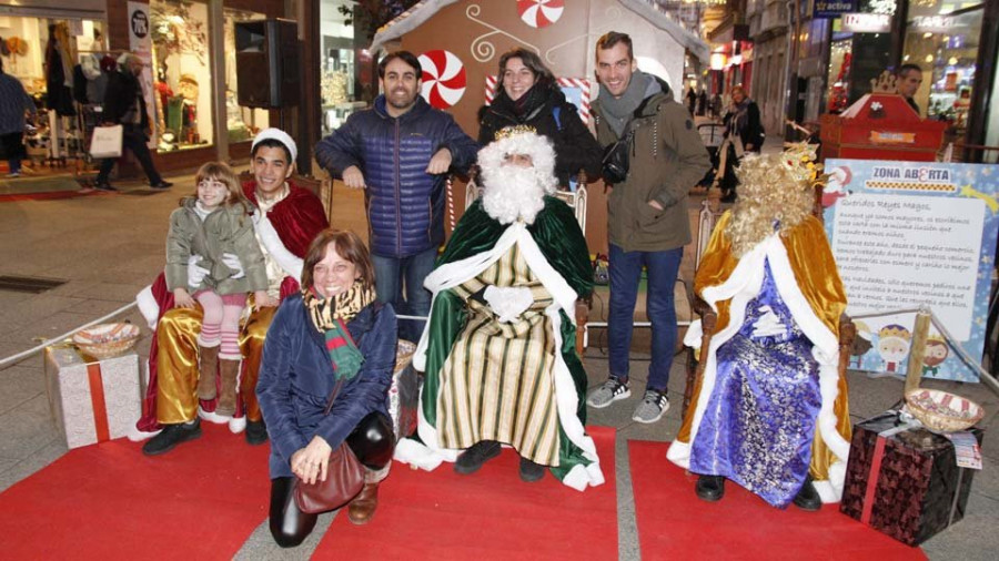 O Salnés recibe hoy a los Reyes Magos con toneladas de caramelos y multitudinarias y vistosas cabalgatas