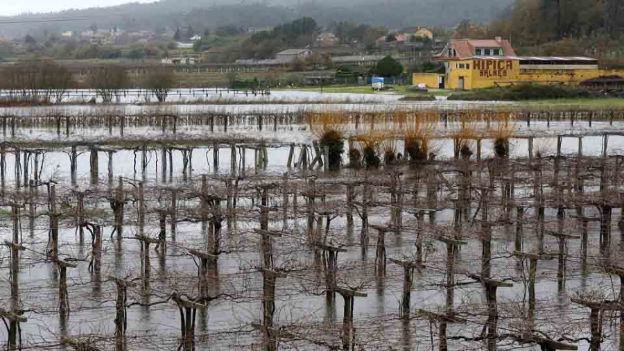 “Aquí, desde hai tres anos, cando chove con forza quedamos incomunicados”