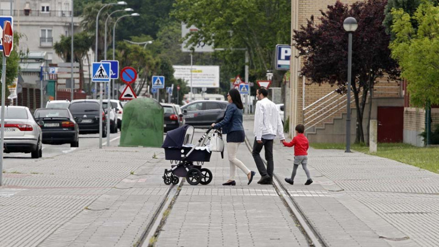 Los ciclistas piden medidas ante los “riesgos” de las vías del tren al Puerto