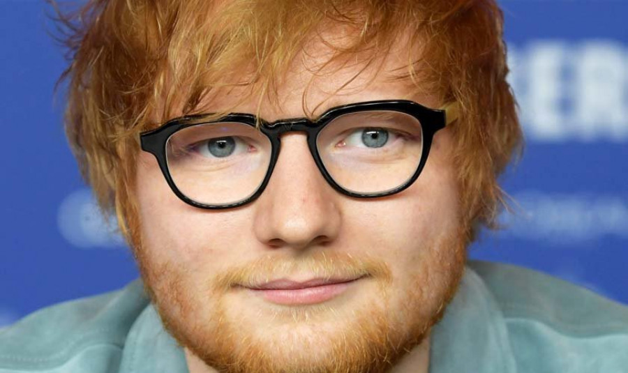 Ed Sheeran dona una cabeza de Lego para una subasta benéfica