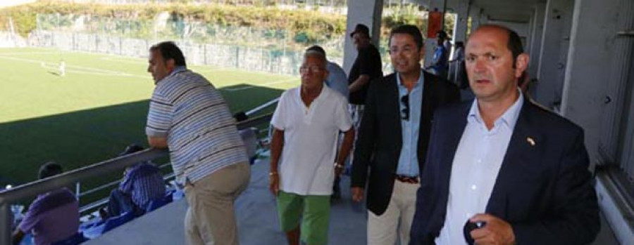 O GROVE - La Diputación inaugura el renovado campo de fútbol de Monte da Vila