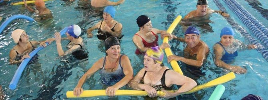 El Concello facilita el uso de la piscina a personas con movilidad reducida