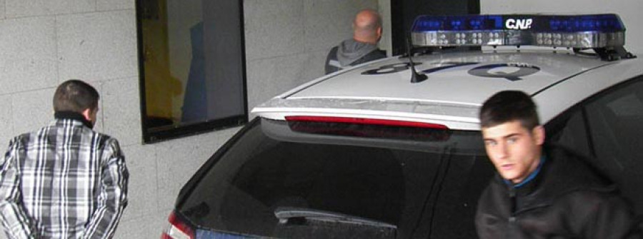 RIVEIRA-Detenidos tres chicos que iban en un coche con cinco gramos de cocaína en 19 bolsitas