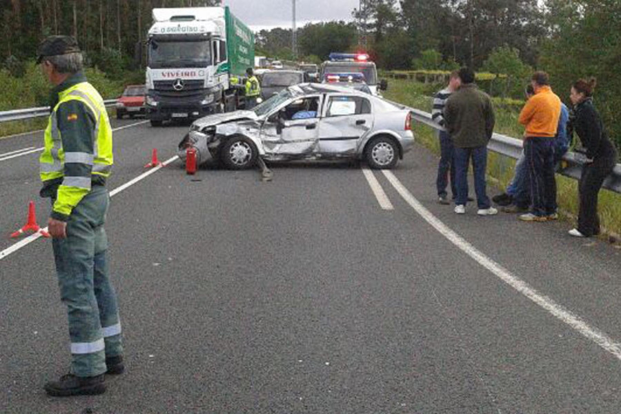 Fallece una vecina de Valga en una colisión con un camión en As Cernadas