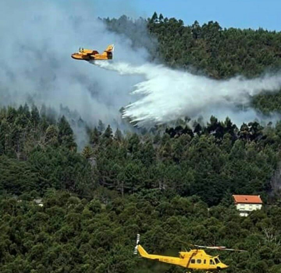 El incendio en Leiro, del que se detuvo a su responsable, fue causado por lanzamiento de material pirotécnico