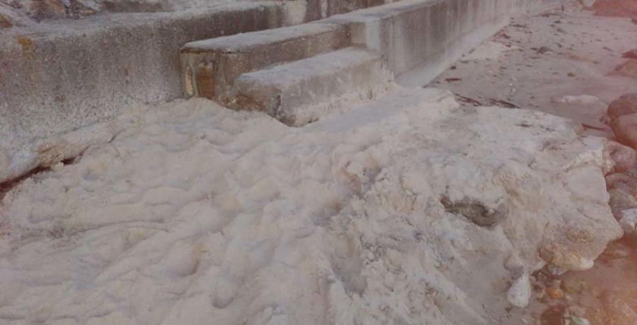 La playa de Major se queda este verano sin chiringuito, tumbonas y pedaletas