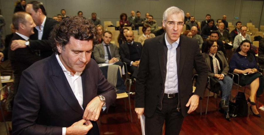 Conde expone a los empresarios de Vilagarcía propuestas para generar empleo en O Salnés