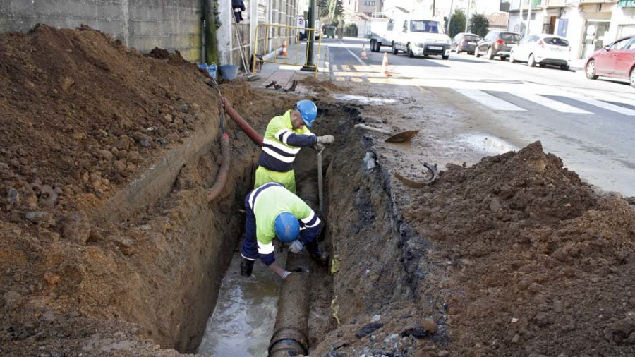 En Común reclama la retirada de todas las tuberías con amianto y denuncia que Ravella no cumple el protocolo