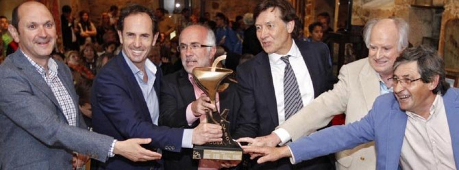 Sergio Álvarez,  el mejor padrino para el Arousa F7