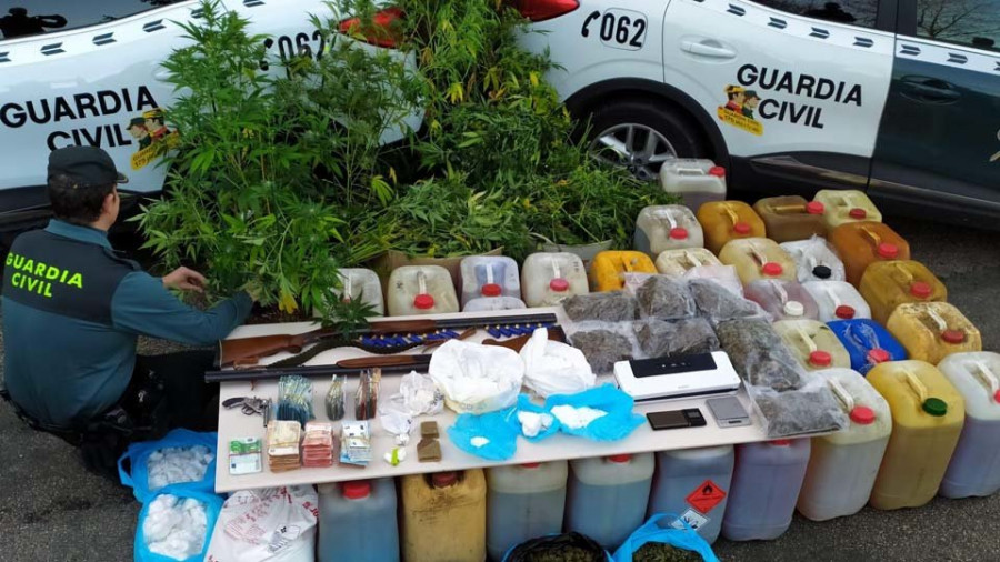 Otro golpe a la venta de droga en Vilanova deja siete arrestos, cuatro ingresos en prisión y el hallazgo de tres armas