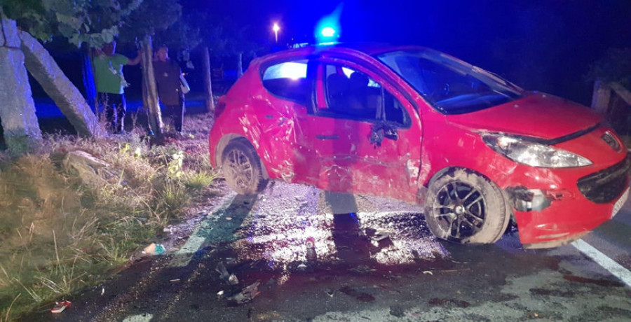 Una joven de Silleda ingresa en O Salnés tras una aparatosa salida de vía en Oubiña