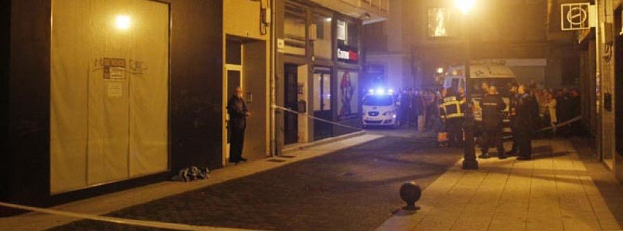 Fallece un hombre tras precipitarse desde una ventana en la calle Núñez Búa