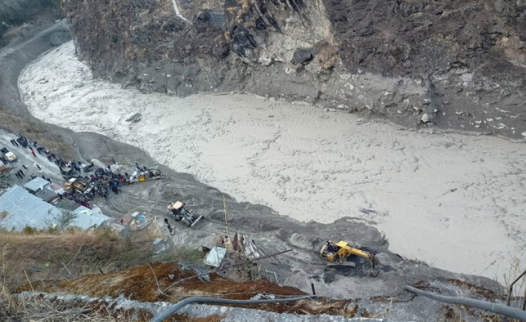 Al menos nueve muertos y unos 150 desaparecidos tras una avalancha en el Himalaya