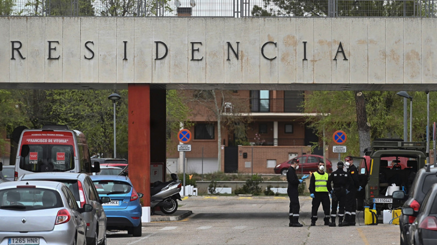 El Ejército entra en residencias de mayores de Madrid para desinfectarlas