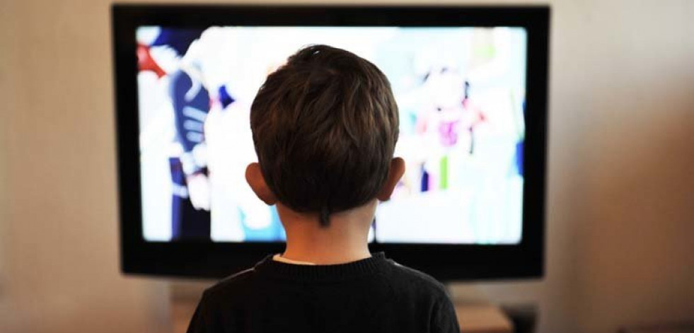 El 25% de los niños gallegos ve la televisión en horario adulto
