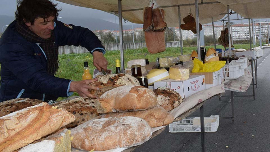 El mercadillo de Boiro vuelve a la Avenida da Constitución a partir del 17 de diciembre