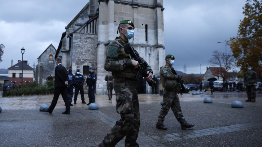 Crece la tensión en Francia con nuevos arrestos y otro atentado