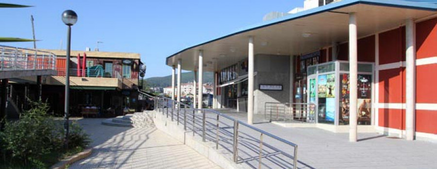 Las pruebas de sonido de una fiesta en la  TIR obligan al cine  a devolver entradas