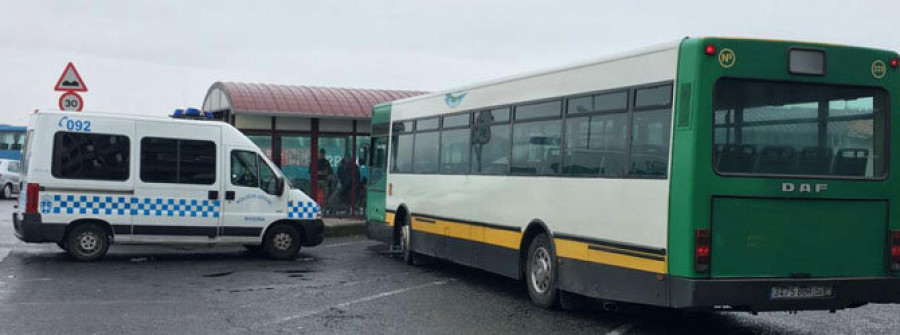 RIVEIRA- La sucesión de siniestros de tráfico en la estación de buses aconseja su cambio de ubicación