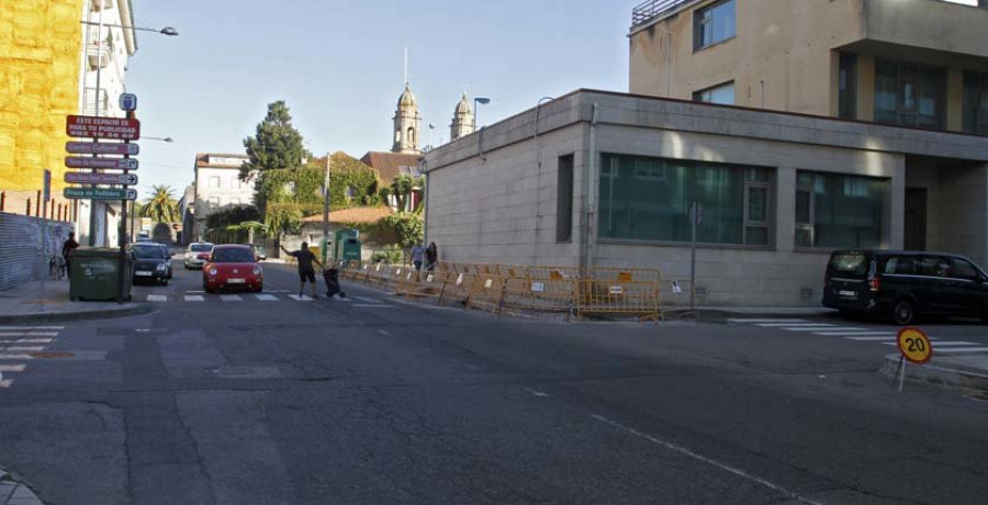 La reforma de la calle A Coruña incluye dos pasos elevados con farolas led incorporadas