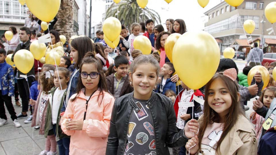 Lecturas y globos por los derechos de las niñas