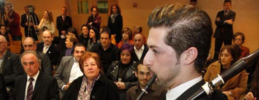 BNG e IU lamentan el “peche” del Concello en el Centenario y Ravella la protesta que frustró un acto “para todos”