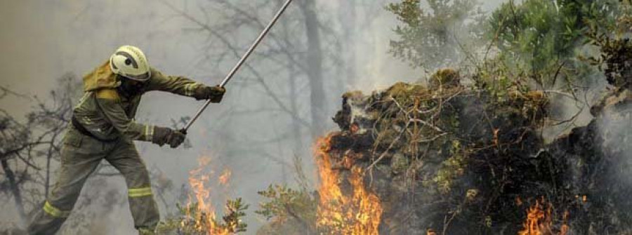 Las llamas en Galicia continúan y cercan varias parroquias situadas en Ourense