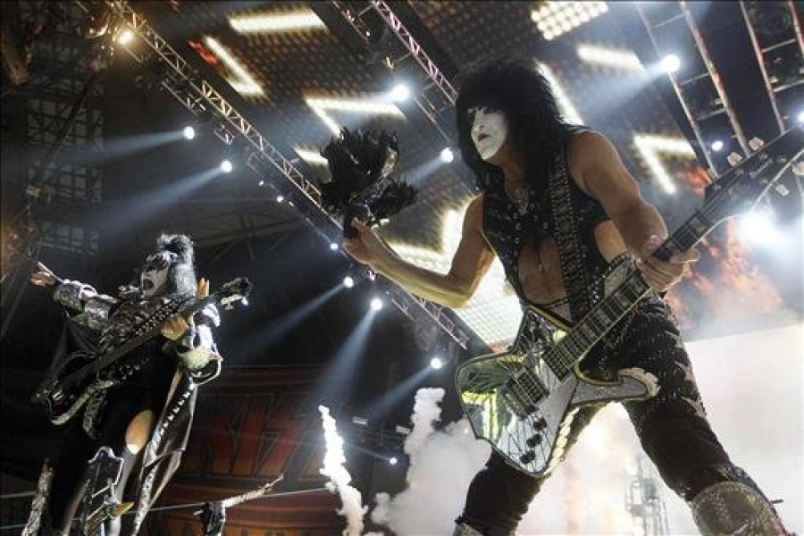 Kiss celebra en Barcelona 40 años de vida con una revolución de heavy metal