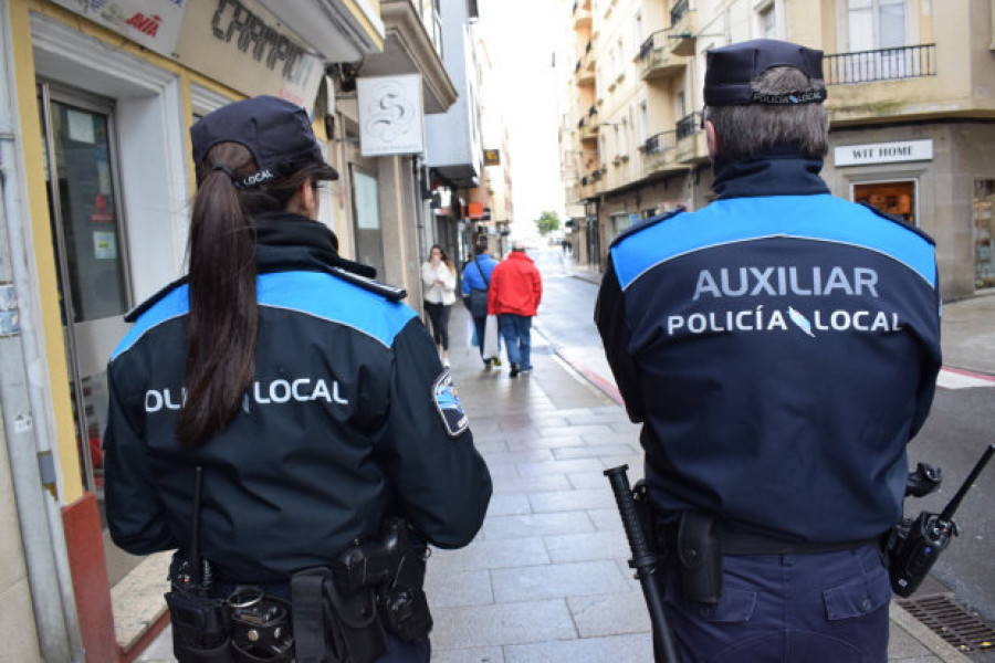 Denunciado un octogenario que daba de comer a las palomas en Ribeira