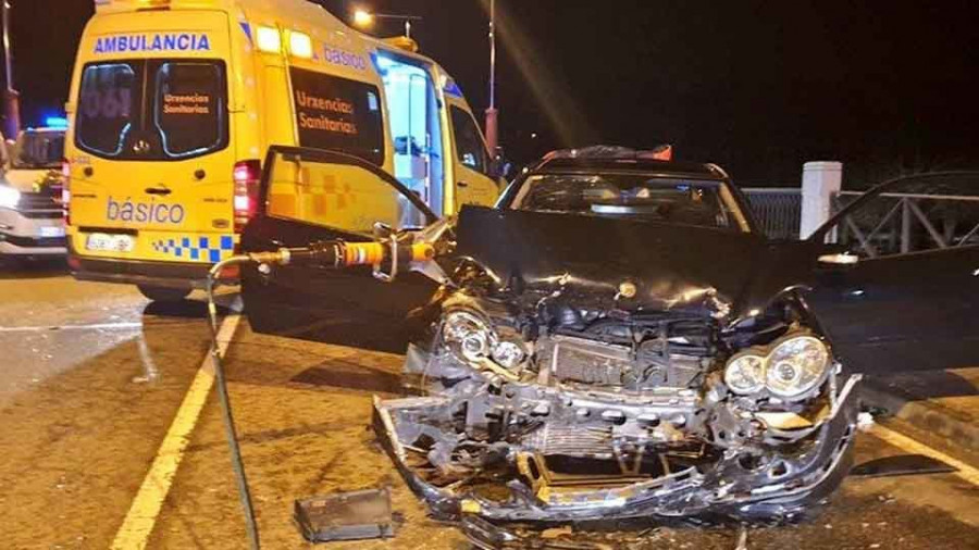 Un aparatoso accidente se salda con dos heridos y un denunciado por positivos en alcohol y cocaína