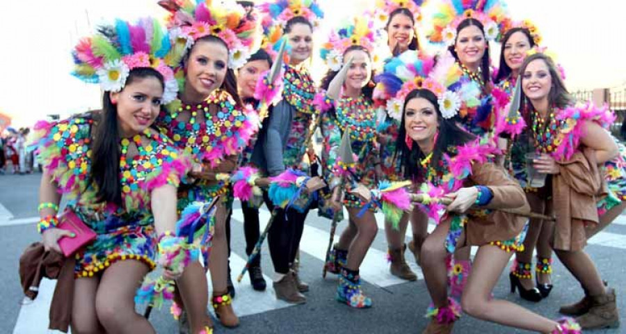 Reportaje | El Carnaval crece en A Illa con feria de abril e independentismo de liborios
