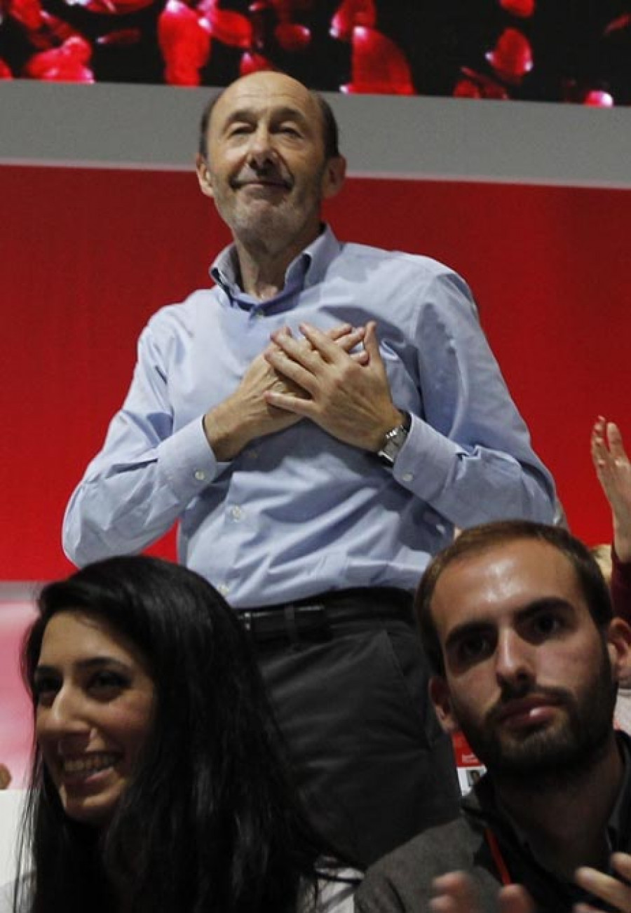 Rubalcaba anuncia la resurrección del PSOE tras su conferencia política