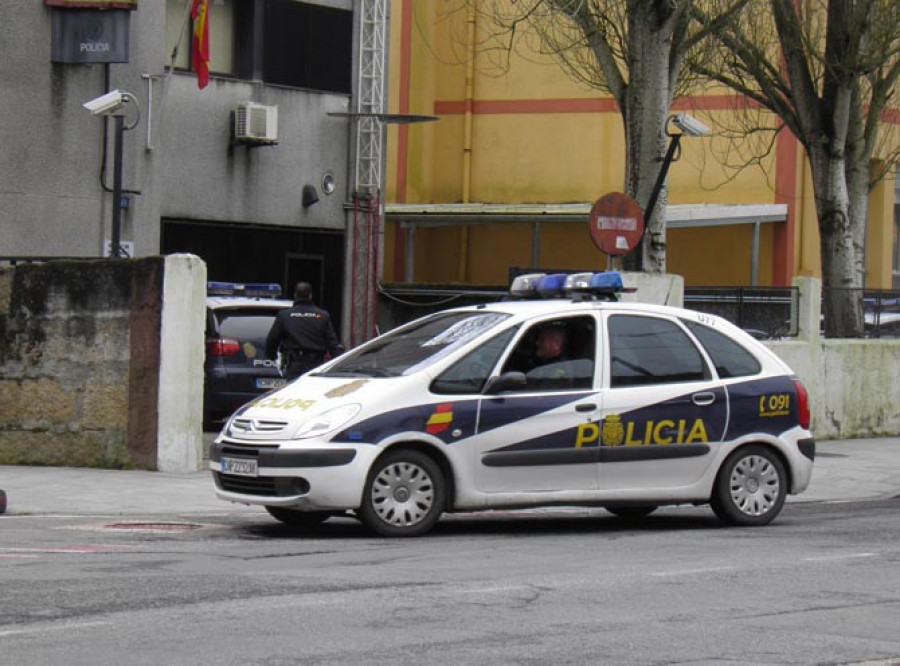 Denunciado un madrileño por acudir sin causa justificada a su segunda vivienda en Ribeira