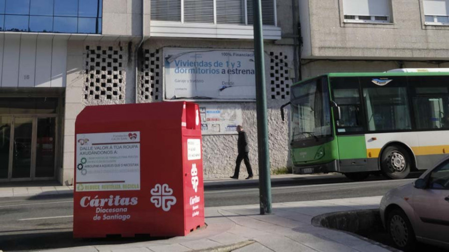 Ribeira recicla 36,5 toneladas de ropa usada en los seis contenedores del municipio