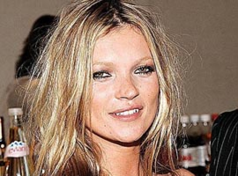 Kate Moss aconseja probar con la moda y el maquillaje hasta sentirse cómoda