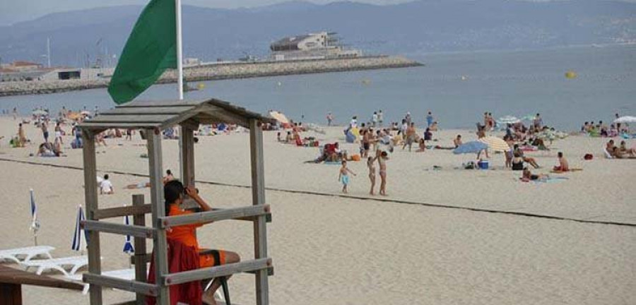 Sanxenxo consigue 60 socorristas y garantiza vigilancia en todas las playas