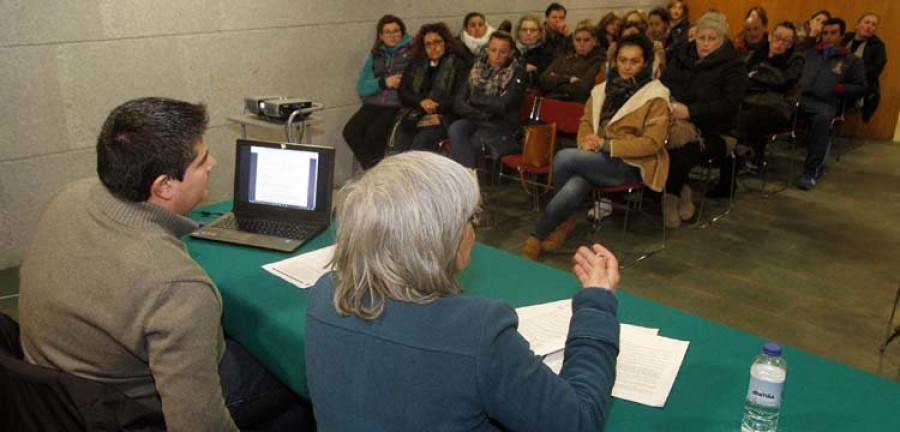 Los vendedores votan por mayoría renunciar a la nueva plaza y reformar toda la actual