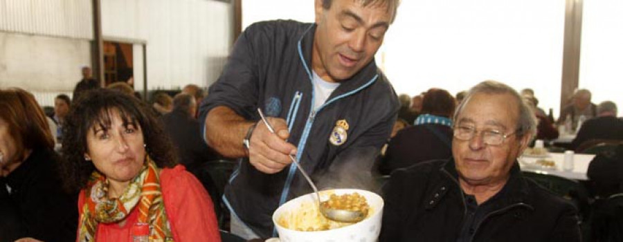 Castrelo escorrenta o frío con trescentas racións de callos