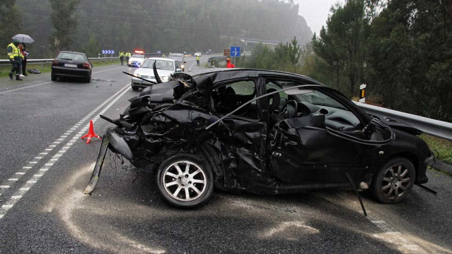 Dos heridos graves por un accidente y una caída en la escalera de un hotel