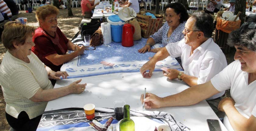 La Festa do Polo se ve desbordada en Ribadumia y la de la Navalla crea las primeras colas en A Illa