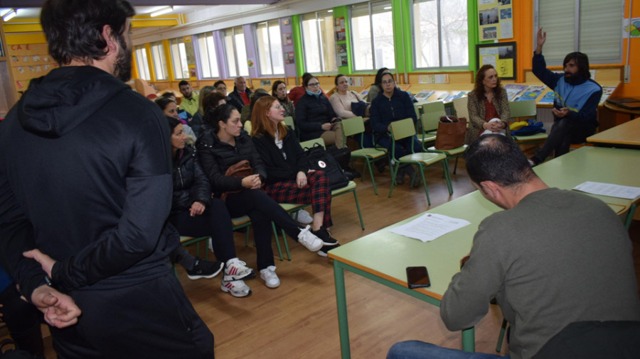 Padres del colegio Santa María do Castro son escépticos con los compromisos de obras y arreglos