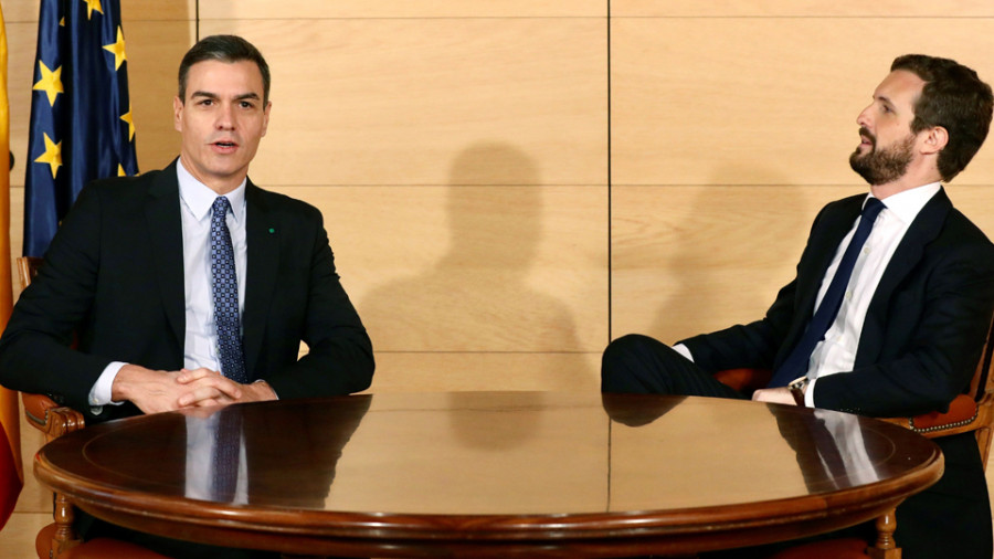 Sánchez pedirá a Casado la vuelta a la senda de la moderación en la reunión que mantendrán el lunes