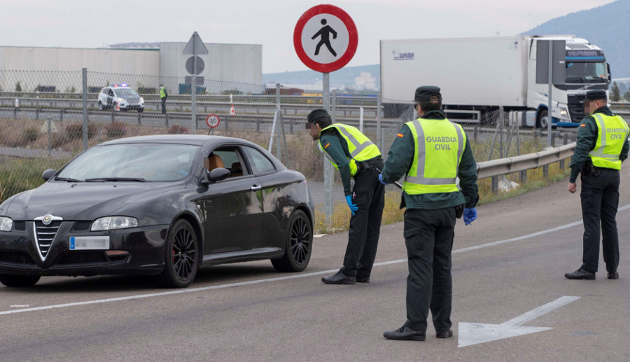 Multadas más de 5.000 personas que viajaron por carretera en Semana Santa