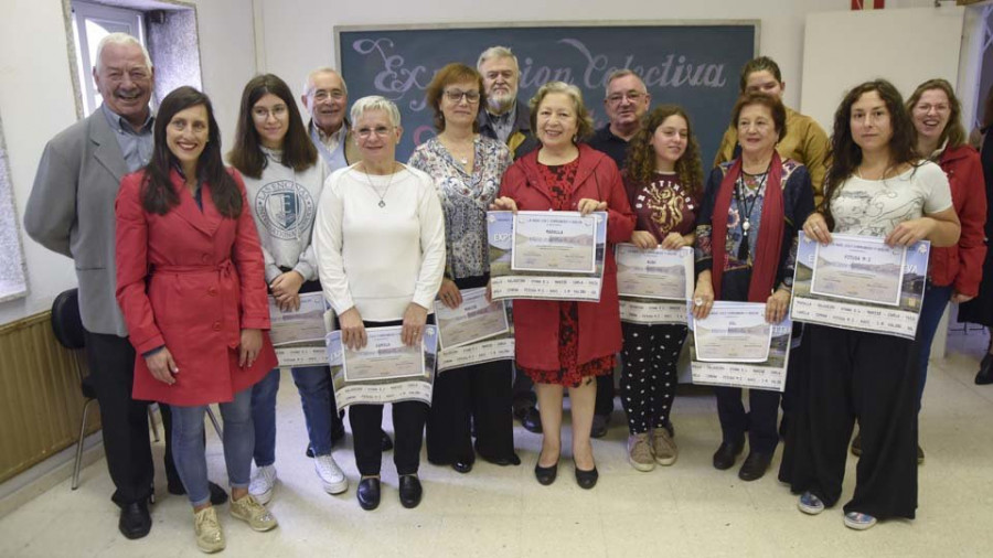 Trece pintores de Corrubedo unen su arte en una muestra colectiva en la casa del mar