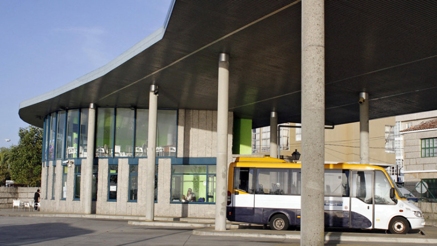 La Xunta sustituirá el techo de la estación de autobuses cambadesa e instalará un panel informativo