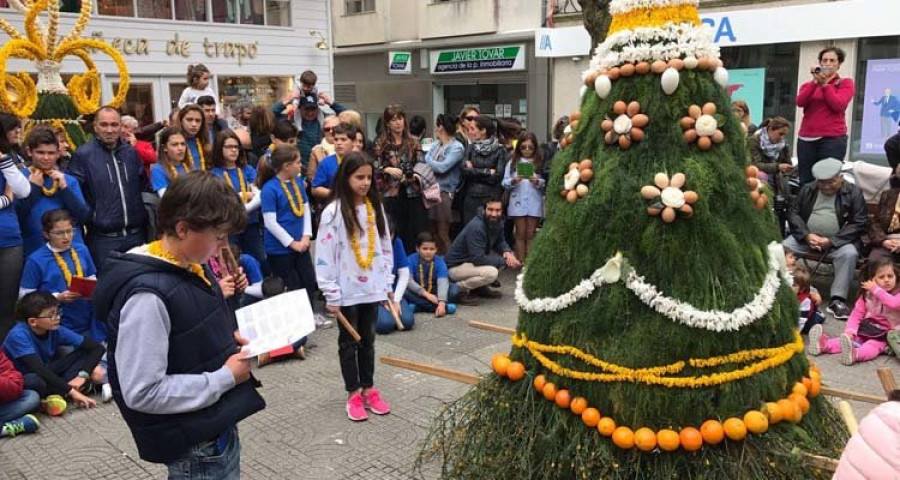 La Festa dos Maios llena de ambiente y buen humor las calles y plazas de Sanxenxo