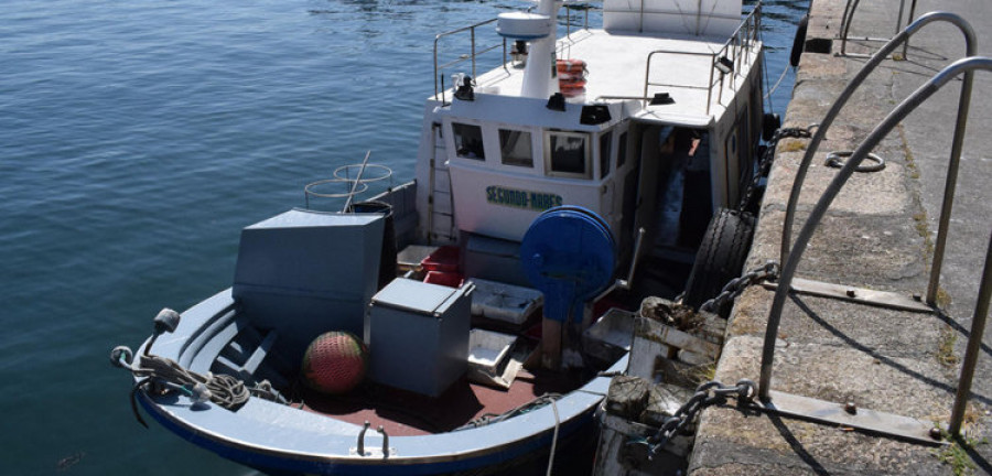 RIVEIRA - Herido grave el patrón de un barco que se golpeó en un costado tras caer desde 4 metros de altura