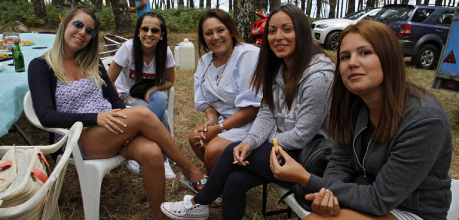 El San Ramón moviliza a  A Illa para la tradicional comida campestre en A Bouza